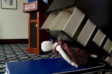 Ikea tiếp tục thu hồi hàng triệu tủ quần áo sau khi một trẻ 2 tuổi tử vong