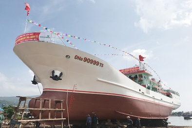 Đà Nẵng: Hạ thủy tàu vỏ thép hậu cần nghề cá lớn nhất miền Trung