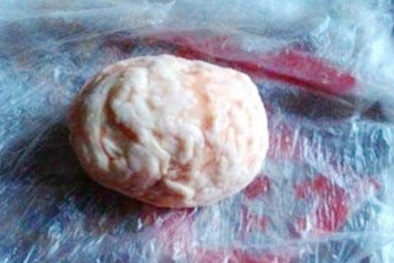 Tranh giành mua ‘dị vật’ thơm mùi bơ giá gần 2 tỷ đồng trong bụng lợn