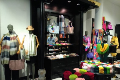 Từ vụ khăn lụa Khaisilk đến câu chuyện 'treo đầu dê bán thịt chó'