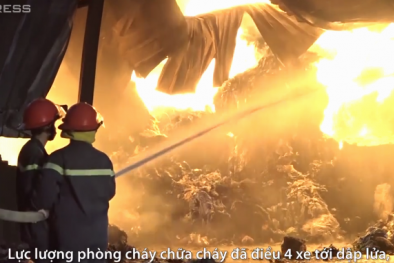 Cháy xưởng phế liệu 2.500m trong khu công nghiệp Hưng Yên
