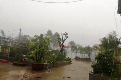 Bão số 12 vẫn chưa tan, tâm bão tiếp tục di chuyển sang phía Nam khu vực Tây Nguyên