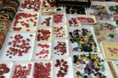 Độc đáo chợ phiên đá quý giữa lòng Hà Nội