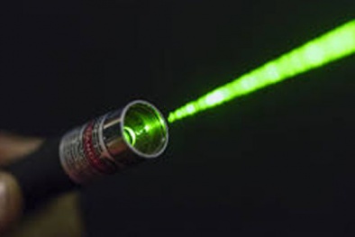 Cảnh báo: Cậu bé 12 tuổi tổn thương võng mạc vĩnh viễn do bút laser