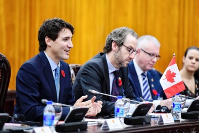 Lãnh đạo điển trai nhất thế giới - Thủ tướng Canada vừa đến Việt Nam