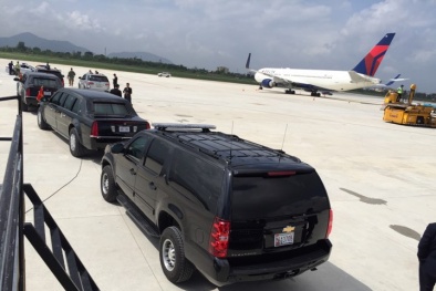 Dàn siêu xe chờ đón Tổng thống Donald Trump tại sân bay Đà Nẵng