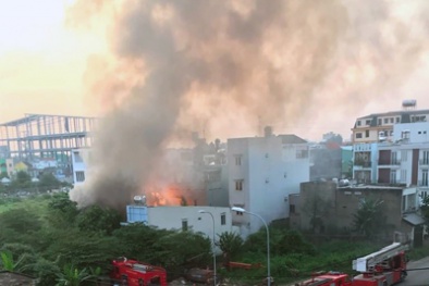 Cháy nổ trong căn nhà chứa đầy bình gas ở TP. Hồ Chí Minh