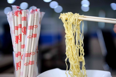 Đũa dùng một lần: Khi chưa có tiêu chuẩn người dân nên mua hàng rõ nguồn gốc