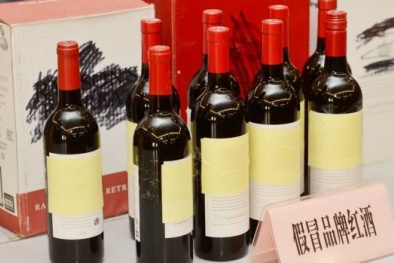 Trung Quốc thu giữ 14.000 chai rượu Penfold (Úc) giả mạo được bán trên mạng Alibaba