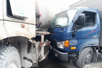 Quảng Ninh: Xe tải đâm xe bồn khiến dầu chảy lênh láng mặt đường Quốc lộ 18 