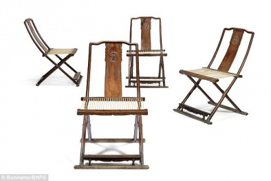 Tiết lộ lý do bộ bàn ghế gỗ ‘cũ rích’ được bán giá 160 tỷ đồng