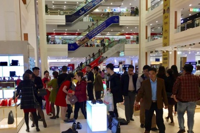 Black Friday: Chị em văn phòng đổ xô săn hàng hiệu sale ‘sốc’