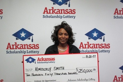 ​Chi 200 nghìn mua xổ số, bà mẹ nghèo bất ngờ trúng 5,7 tỷ đồng