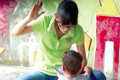 Cách giúp cha mẹ nhận biết trẻ bị bạo hành ở lớp
