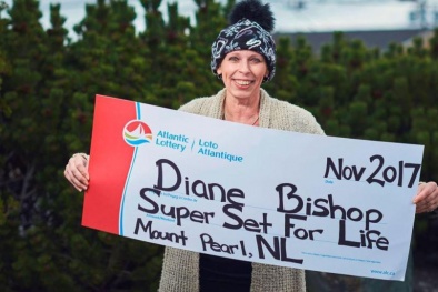 Gần kiệt quệ vị bệnh ung thư, bà mẹ 2 con bất ngờ trúng xổ số 34 tỷ đồng