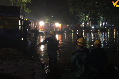 Hà Nội: Huy động hơn 200 công nhân trắng đêm nạo vét hồ Hoàn Kiếm 