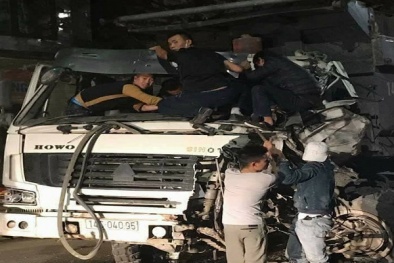 Quảng Ninh: Đối đầu trực tiếp khiến 2 ô tô Howo nát bét đầu