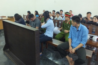 Tiếp tay buôn lậu hơn 800 chiếc IPhone, nữ cán bộ Hải quan lĩnh án