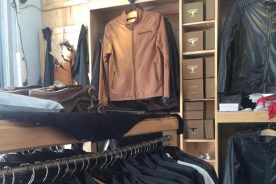 Áo da hút khách, người bán thu vài chục triệu mỗi ngày