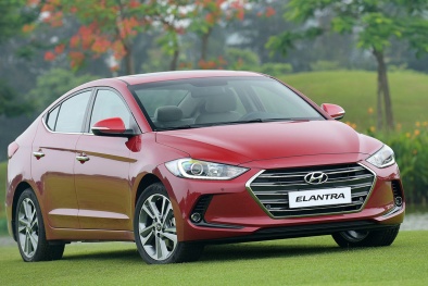 Giảm giá ‘sập sàn’ đón 2018, Hyundai Elantra chỉ bán với giá hơn 500 triệu