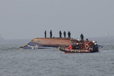 Hàn Quốc: Tàu cá va chạm tàu chở dầu, 13 người thiệt mạng