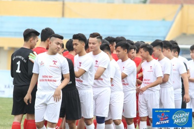 Trận chung kết nghẹt thở của Giải bóng đá học sinh Hà Nội tranh Cup Number 1 Active lần thứ 17