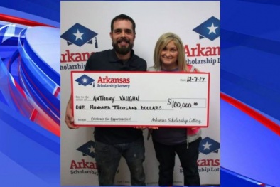 Vừa bị cháy nhà, mất 3 xe hơi thì trúng xổ số 2,3 tỷ đồng