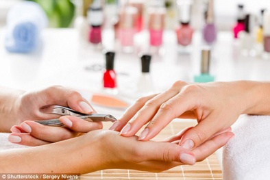 Chị em cần bỏ ngay lập tức thói quen chăm sóc móng kiểu này