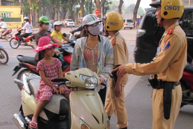 Tổng kết 10 năm: Quá nửa trẻ em không đội mũ bảo hiểm, cha mẹ còn thờ ơ