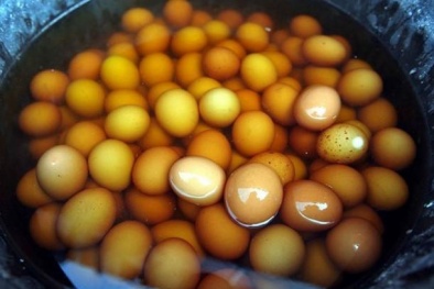 'Phát hoảng' với món trứng luộc trong nước tiểu của Trung Quốc