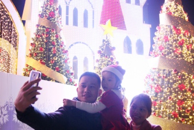 Giới trẻ Hà Thành thích thú đón Giáng sinh sớm