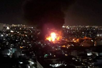 TP. Hồ Chí Minh: Cháy lớn tại xưởng mút, mùi khét lẹt tỏa khắp khu dân cư