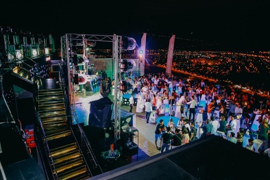 Khám phá bữa tiệc lấp lánh đêm Noel ở Sky bar cao nhất Đà Nẵng