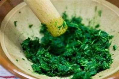 Bị bướu tuyến giáp, đắp thuốc thầy lang vườn thì gặp nạn