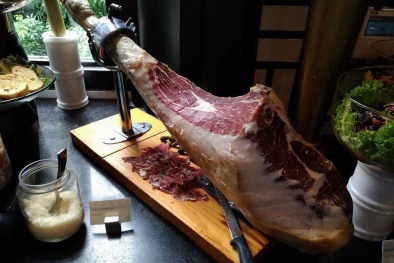 Đùi lợn muối 50 triệu/cặp nhà giàu Việt 'săn’ để ăn Tết có gì ‘hot’?