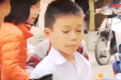 Những món ăn vặt cực độc trước cổng trường “hút” học sinh