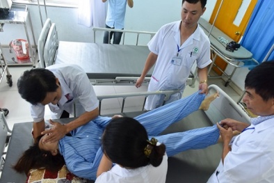 'Đánh' thuốc mê đưa con vào viện tâm thần vì nghiện Facebook và điện thoại