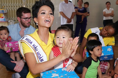 Sau đăng quang Hoa hậu Hoàn vũ, H'Hen Niê gây thất vọng khi trang điểm da loang lổ