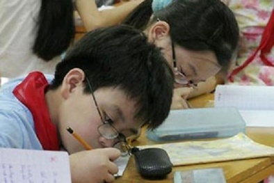 Chữa cận thị bằng massage, yoga coi chừng 'tiền mất tật mang'