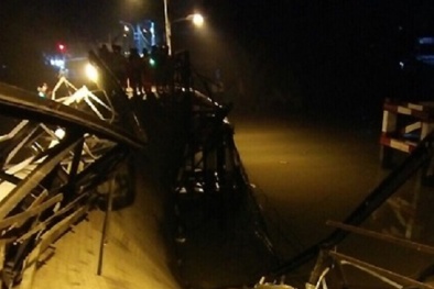 Thông tin mới nhất về vụ sập cầu Long Kiển ở TP HCM làm ô tô và xe máy rơi xuống sông