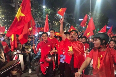 Phó Thủ tướng Vũ Đức Đam đi ‘bão’ mừng U23 Việt Nam chiến thắng