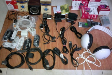 Hàng nghìn sạc điện thoại, pin máy tính ‘rởm’ nhập lậu từ nước ngoài bị tóm gọn