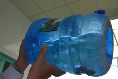 Nước uống đóng chai, đóng bình không đảm bảo tiêu chuẩn nguy hiểm thế nào?