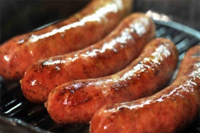 Xúc xích làm tăng nguy cơ ‘ung thư vú’