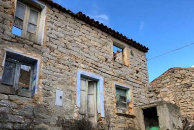 Sửng sốt thị trấn ở Italia rao bán hàng trăm căn nhà giá chỉ hơn 27 nghìn đồng