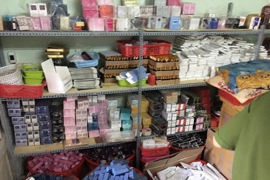 Phát hiện cơ sở sản xuất gần 10.000 chai nước hoa giả thương hiệu nổi tiếng