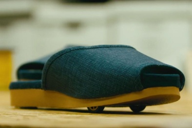 Nhật sản xuất dép thông minh tự biết di chuyển về vị trí cũ
