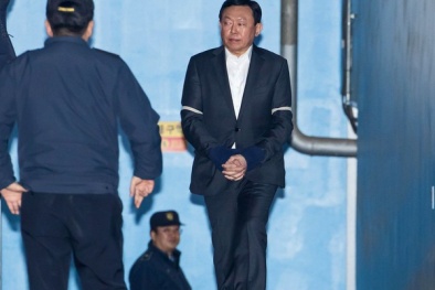 Chủ tịch Tập đoàn Lotte bị kết án 2,5 năm tù giam là ai?