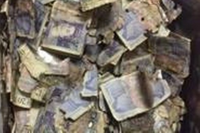 Công nhân vệ sinh vô tình nhặt được túi rác chứa 200 triệu đồng tiền mặt