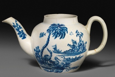 Mua ấm trà cũ giá nửa triệu mới biết là đồ cổ, bán được hơn 18 tỷ đồng